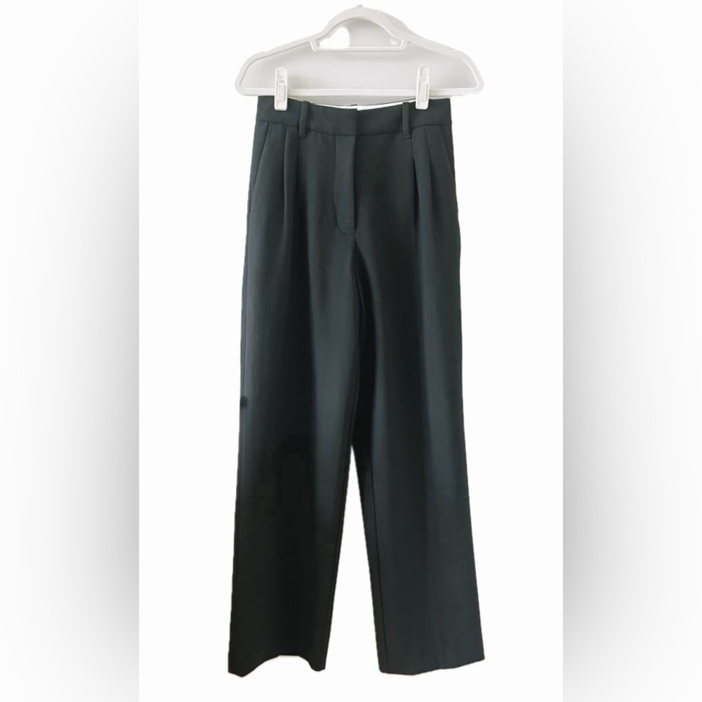 Aritzia Effortless Pant